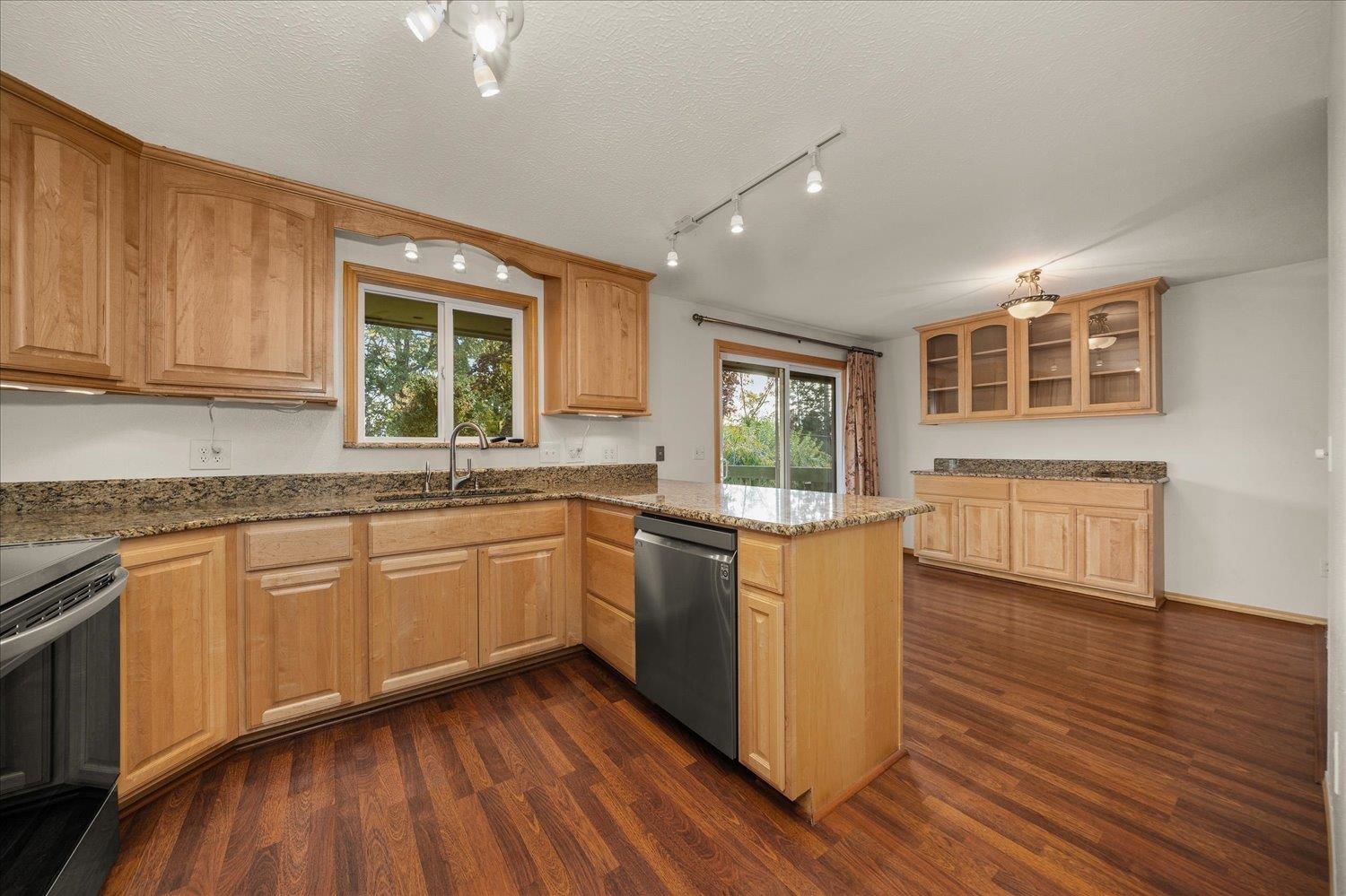 1909 South Davis Road Spokane Valley, WA 99216 - Photo 13 of 46