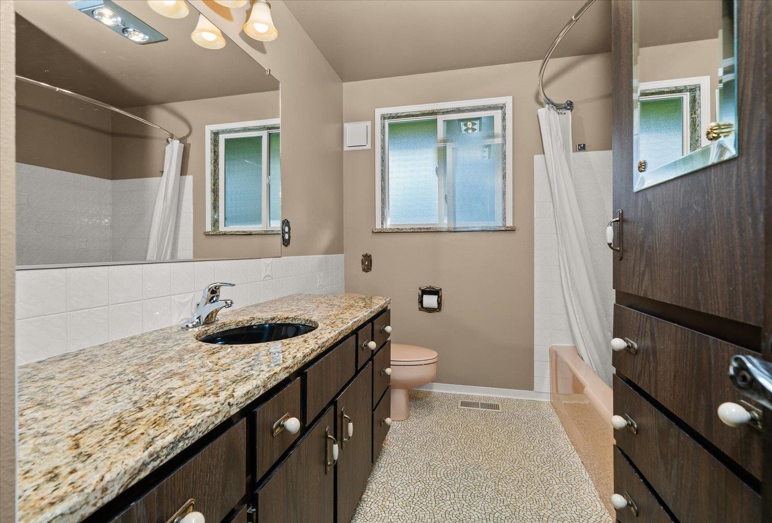 1909 South Davis Road Spokane Valley, WA 99216 - Photo 16 of 46