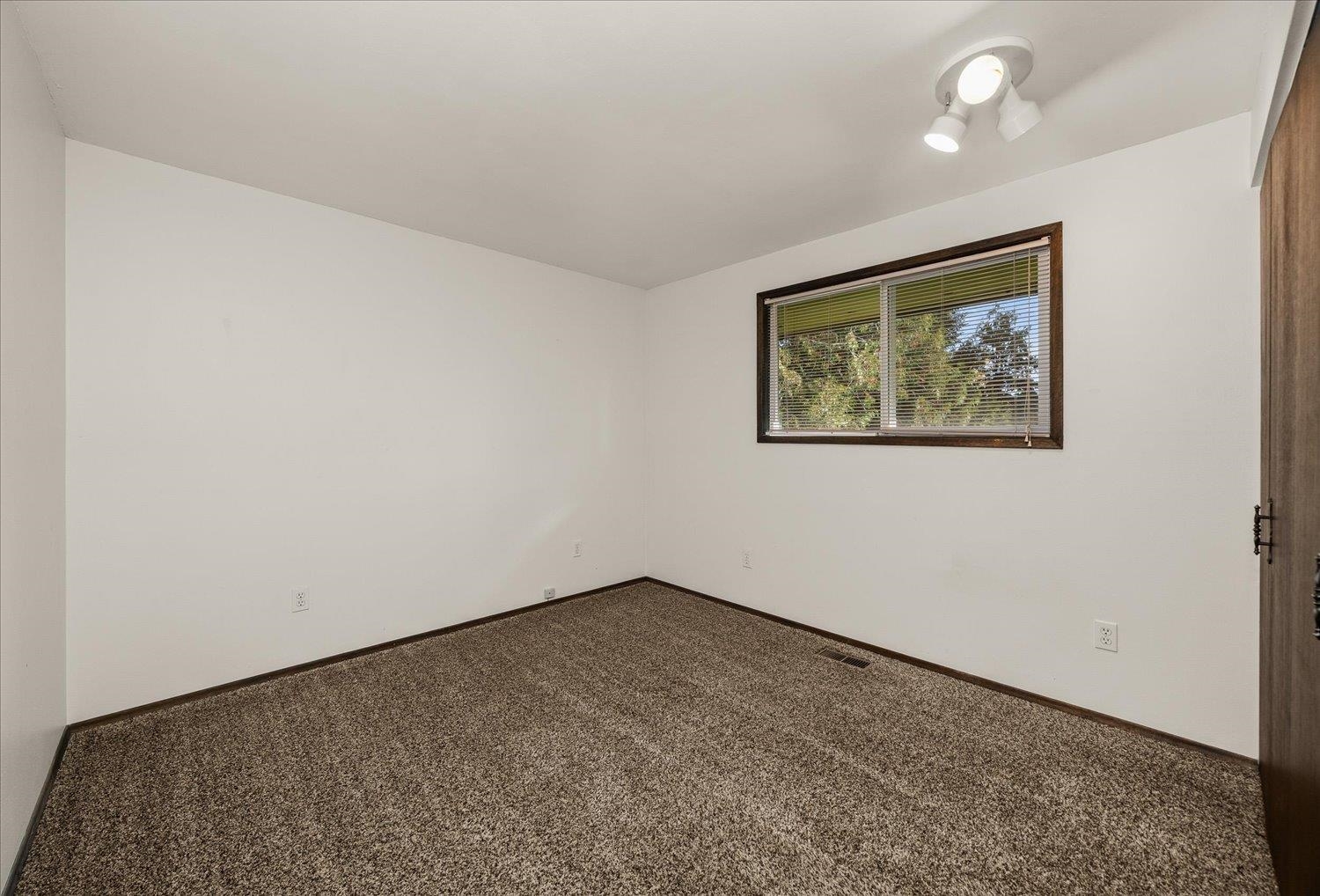 1909 South Davis Road Spokane Valley, WA 99216 - Photo 17 of 46