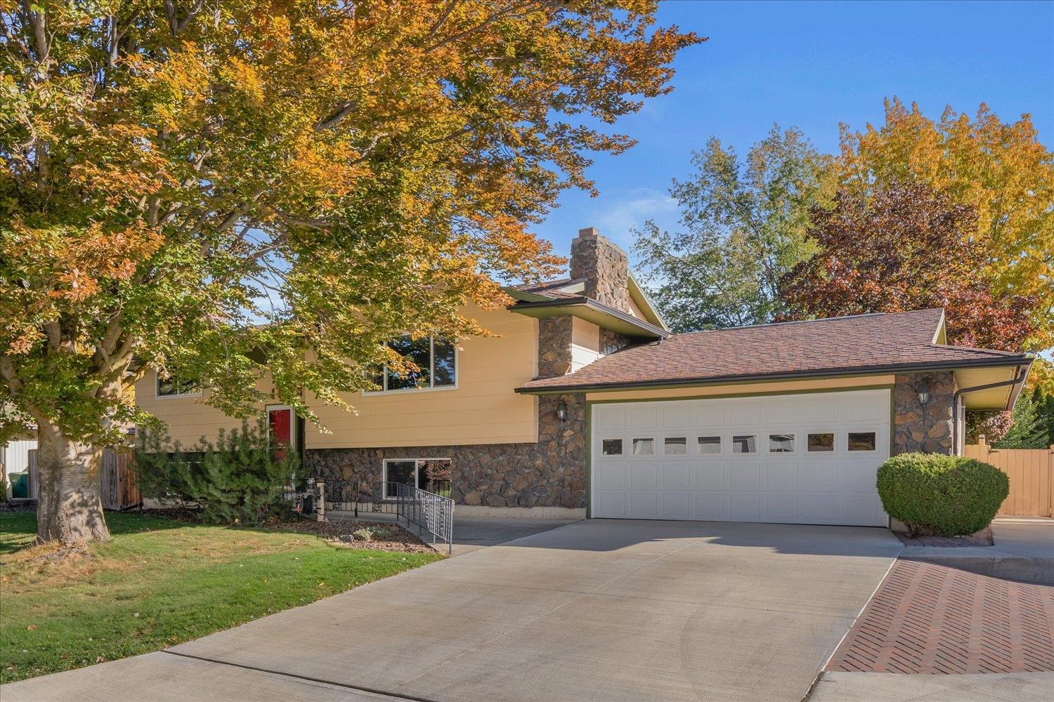 1909 South Davis Road Spokane Valley, WA 99216 - Photo 2 of 46