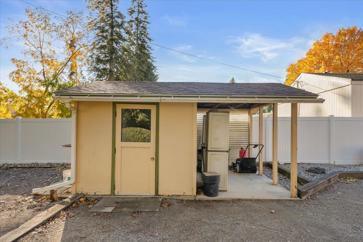 1909 South Davis Road Spokane Valley, WA 99216 - Photo 32 of 46