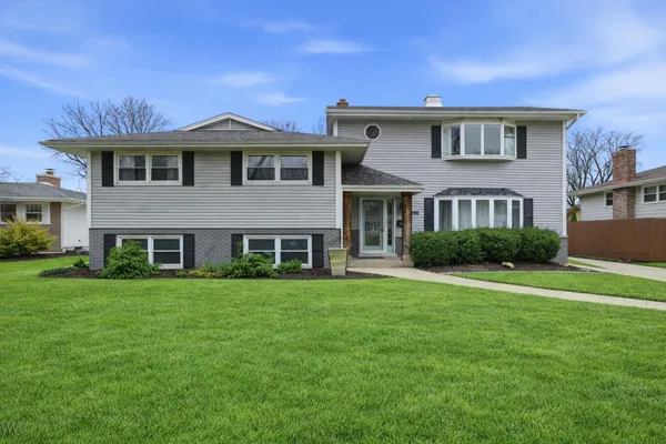$639,000 | 9200 Birch Avenue, Munster, IN 46321