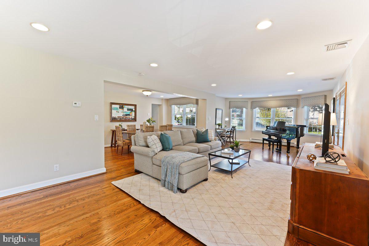 321 Canterbury Road Havertown, PA 19083 - Photo 14 of 36 Family Room