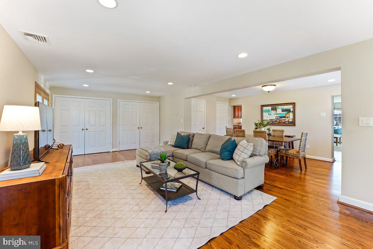 321 Canterbury Road Havertown, PA 19083 - Photo 15 of 36 Family Room