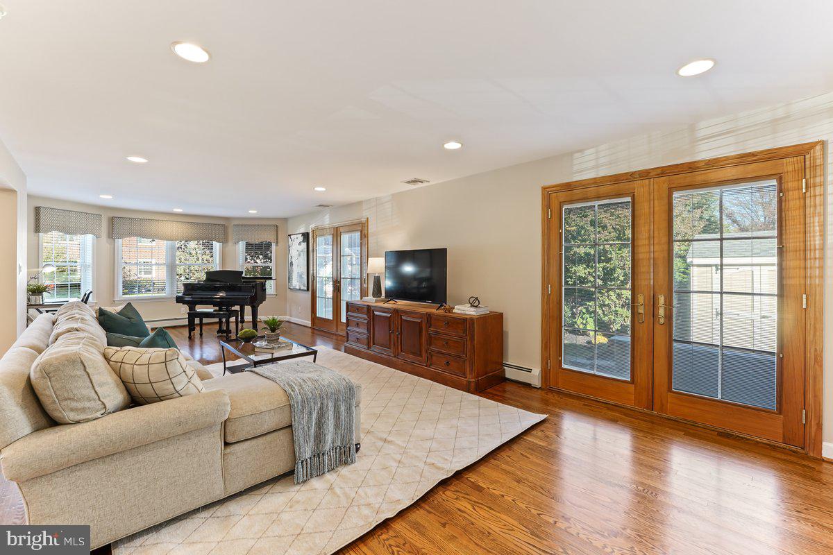 321 Canterbury Road Havertown, PA 19083 - Photo 17 of 36 Family Room