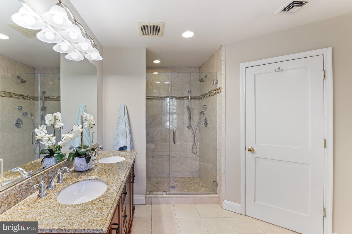 321 Canterbury Road Havertown, PA 19083 - Photo 23 of 36 Primary En-Suite Bathroom
