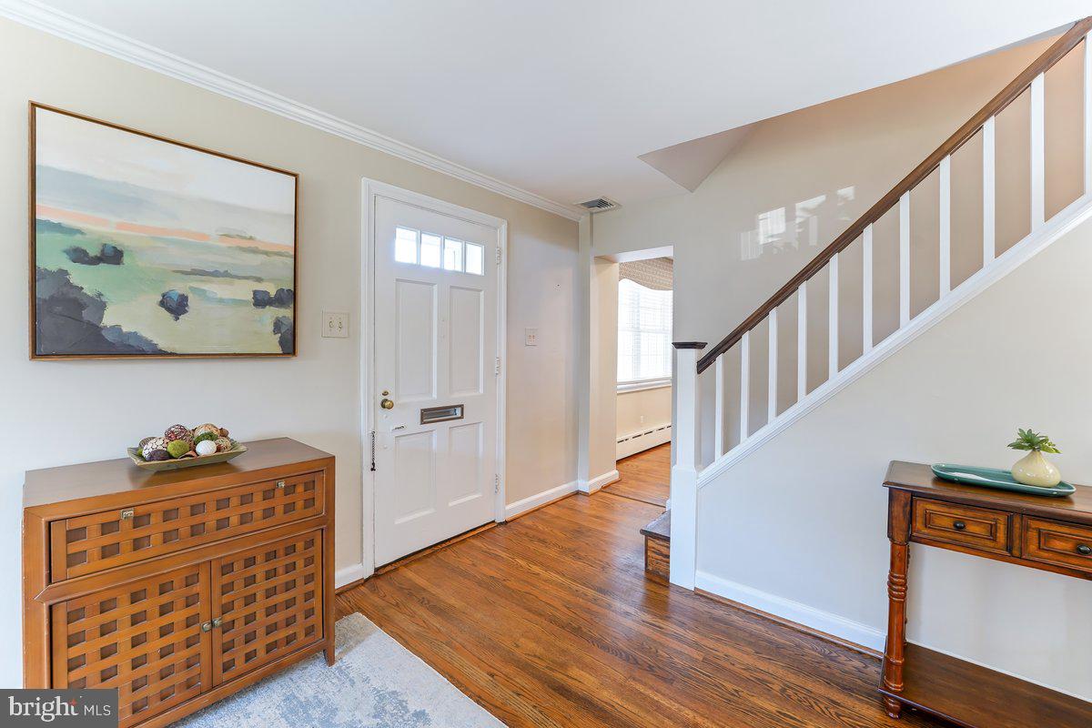 321 Canterbury Road Havertown, PA 19083 - Photo 3 of 36 Entryway