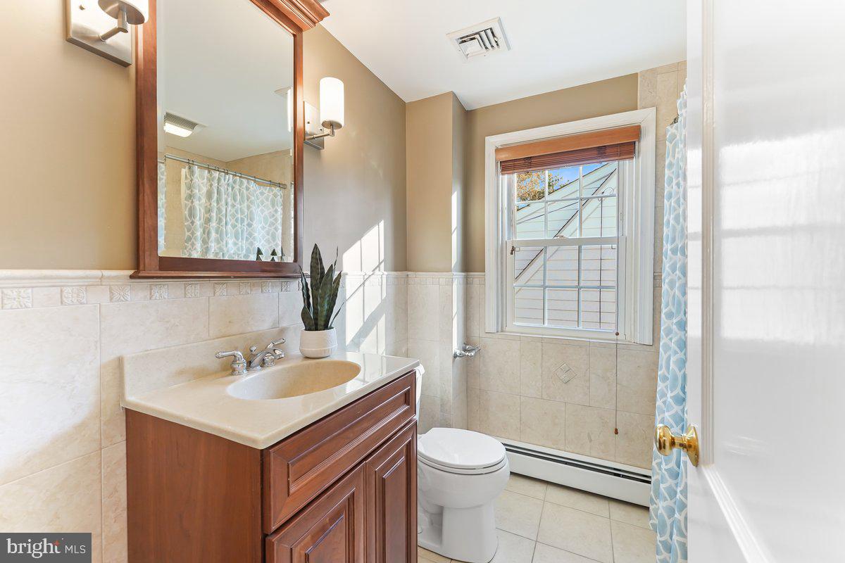 321 Canterbury Road Havertown, PA 19083 - Photo 32 of 36 Upstairs Hallway Bathroom