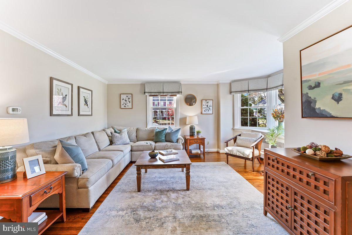 321 Canterbury Road Havertown, PA 19083 - Photo 4 of 36 Living Room