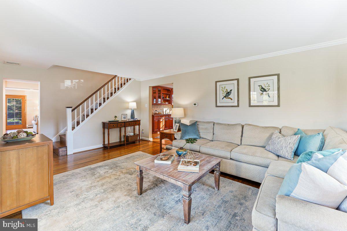 321 Canterbury Road Havertown, PA 19083 - Photo 5 of 36 Living Room