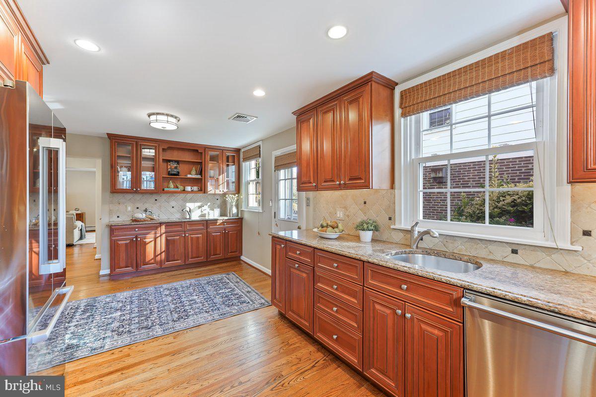 321 Canterbury Road Havertown, PA 19083 - Photo 7 of 36 Kitchen & Wet Bar
