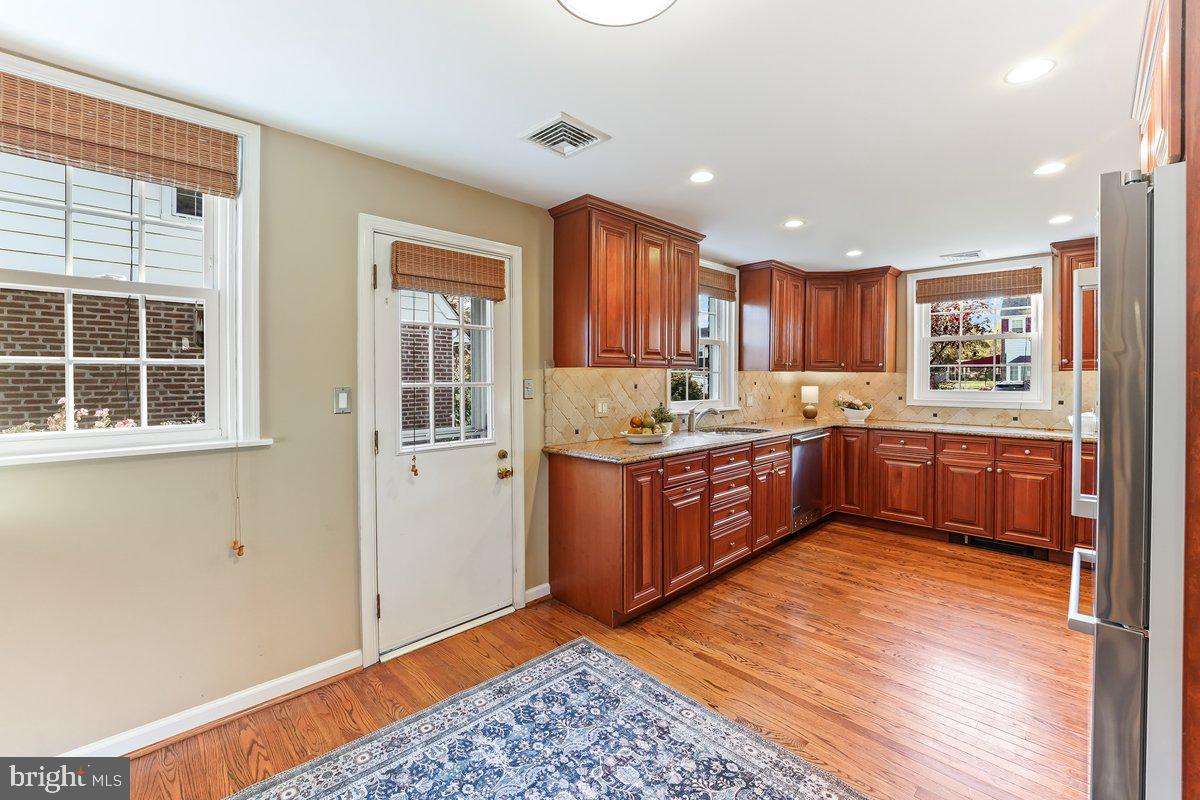 321 Canterbury Road Havertown, PA 19083 - Photo 9 of 36 Kitchen