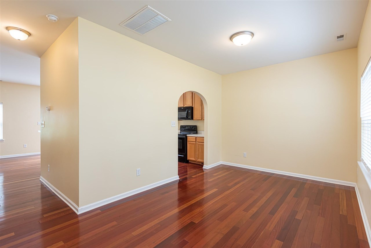 Gorgeous Brazilian Cherry floors will greet you upon entry. Dining Area