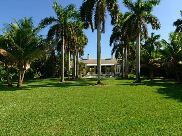 524 South Beach Road Hobe Sound, FL 33455 - Photo 3 of 24 Sweeping Lawn