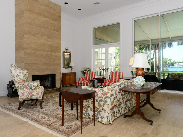 524 South Beach Road Hobe Sound, FL 33455 - Photo 8 of 24 Living Room