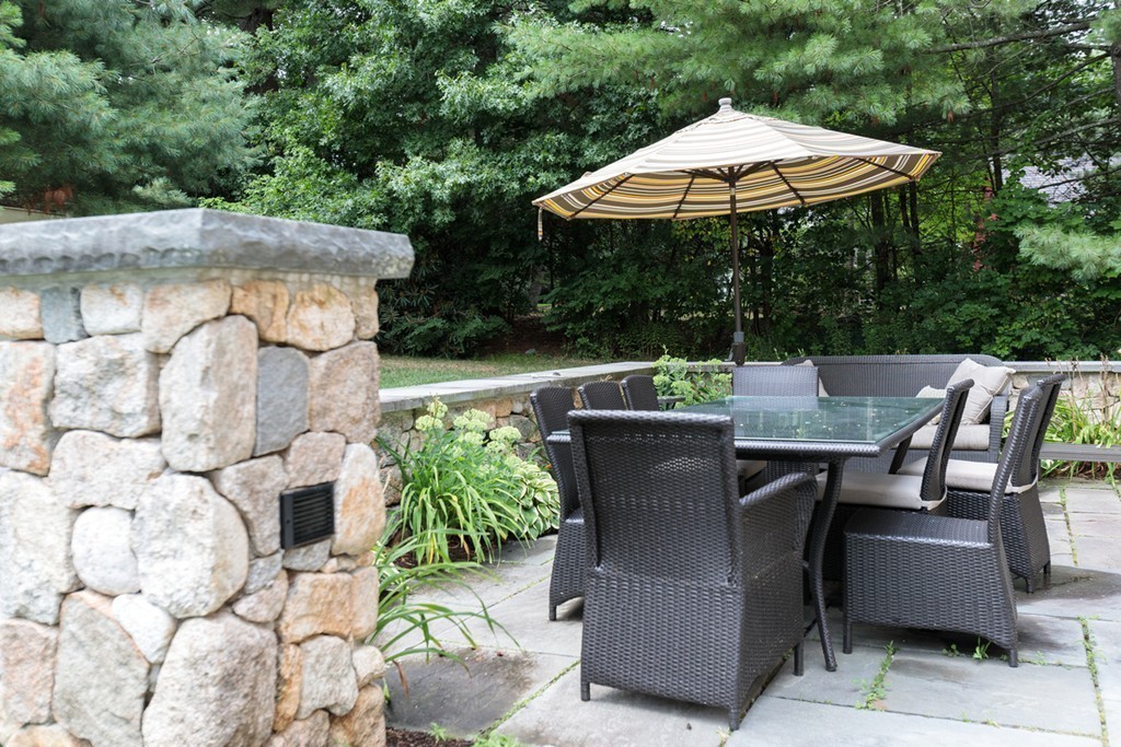 17 Pembroke Road Wellesley, MA 02482 - Photo 18 of 20