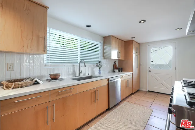 $1,799,000 | 5056 Greenbush Avenue, Sherman Oaks, CA 91423