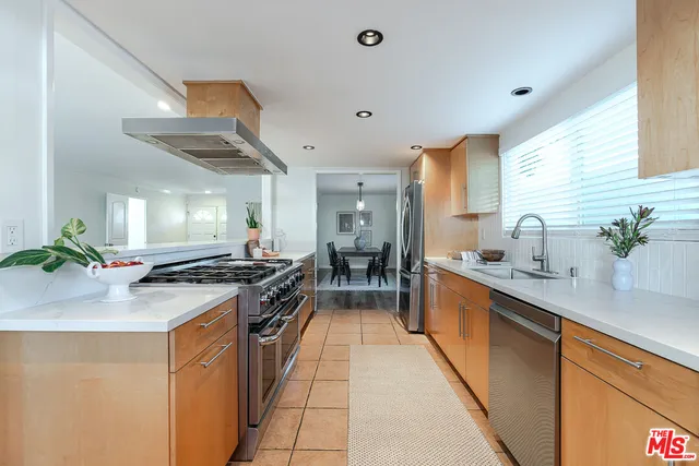 $1,799,000 | 5056 Greenbush Avenue, Sherman Oaks, CA 91423