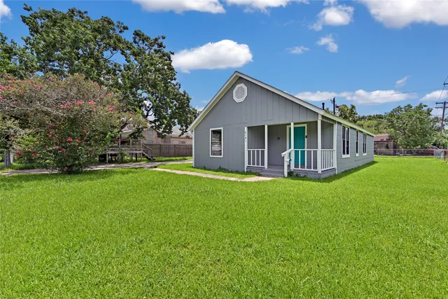 $180,000 | 2131 6th Avenue North, Texas City, TX 77590