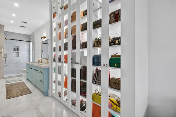 $999,000 | 3956 Isla Ciudad Court, Naples, FL 34109