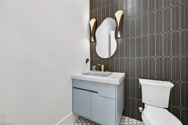 $999,000 | 3956 Isla Ciudad Court, Naples, FL 34109