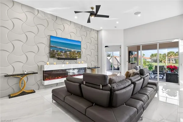 $999,000 | 3956 Isla Ciudad Court, Naples, FL 34109