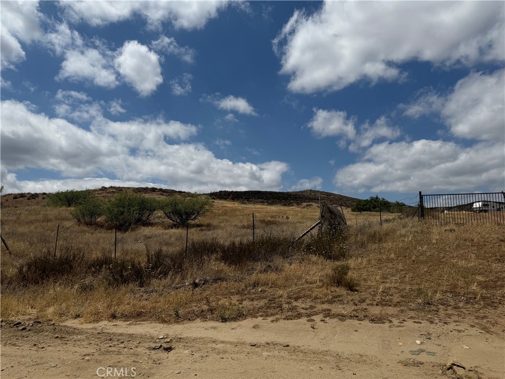 42520 Grama Road Hemet, CA 92544 - Photo 7 of 13
