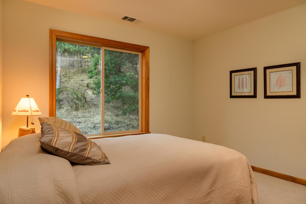 6818 Cooper's Hawk Road Klamath Falls, OR 97601 - Photo 37 of 43 6818CoopersHawkRd.-38