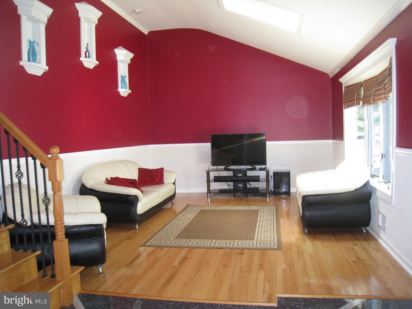 201 Dutch Neck Road Hightstown, NJ 08520 - Photo 3 of 19 Living Room