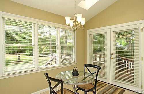 A favorite place to relax! Sep. brkfst room w/ vaulted ceiling, double sky lights & windows everywhere! New tulip chandelier, double french doors to ext. patio, pantry, tiled floors and wood blinds mix traditional w/ modern style.