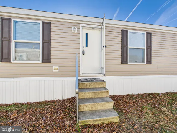 a view of a entryway of the house