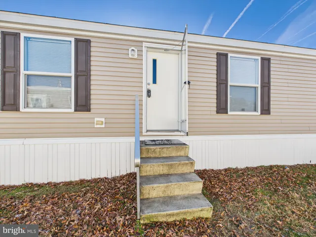 a view of a entryway of the house