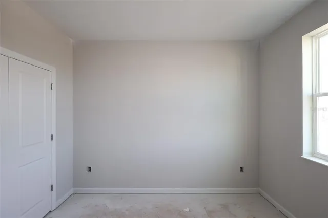 a view of livingroom with furniture and entryway