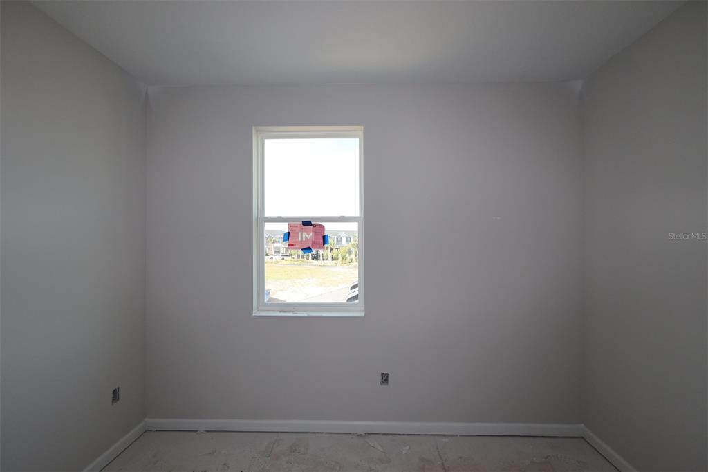 5348 Ctr Lk Rnch Boulevard St. Cloud, FL 34771 - Photo 10 of 19 a bathroom with a window