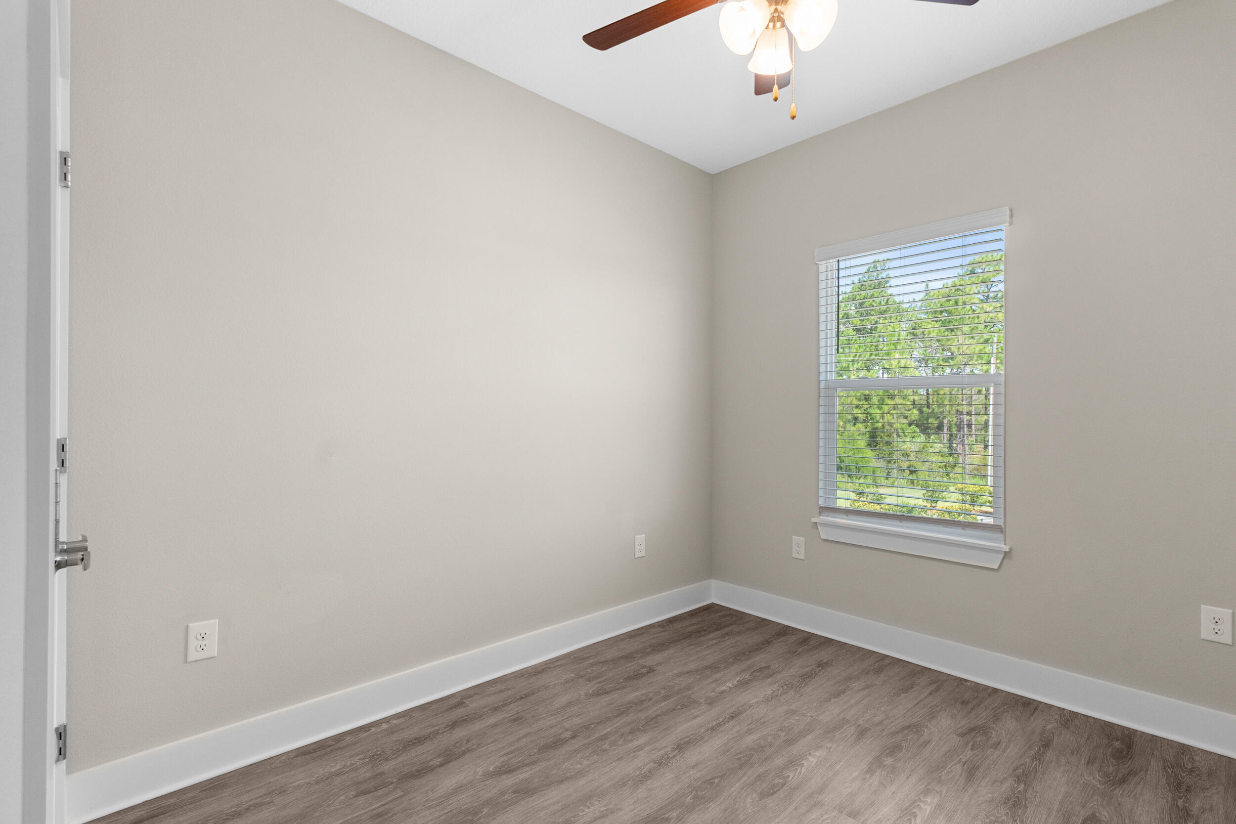 280 Date Palm Lane Freeport, FL 32439 - Photo 12 of 39 an empty room with a window