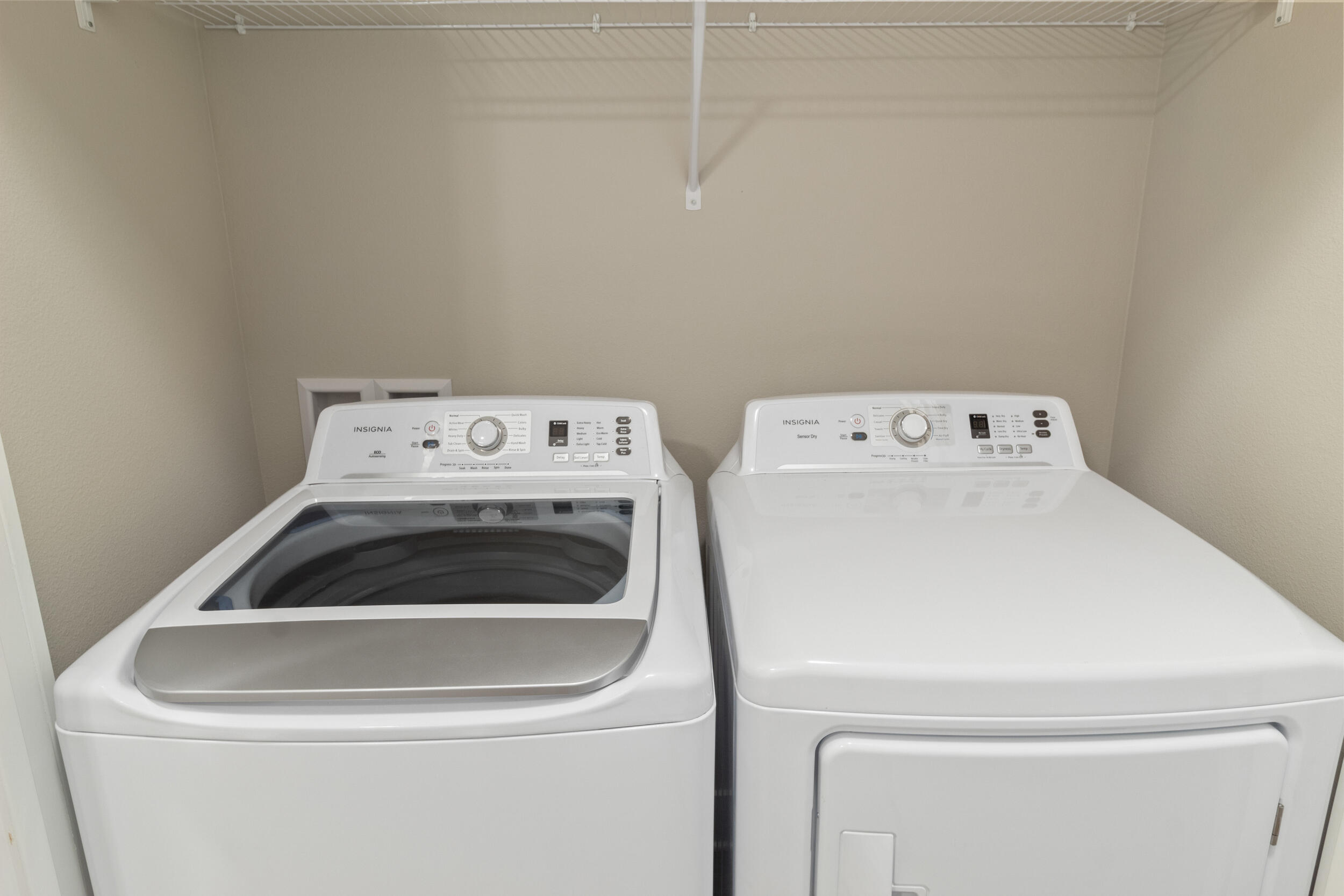280 Date Palm Lane Freeport, FL 32439 - Photo 17 of 39 Laundry Closet