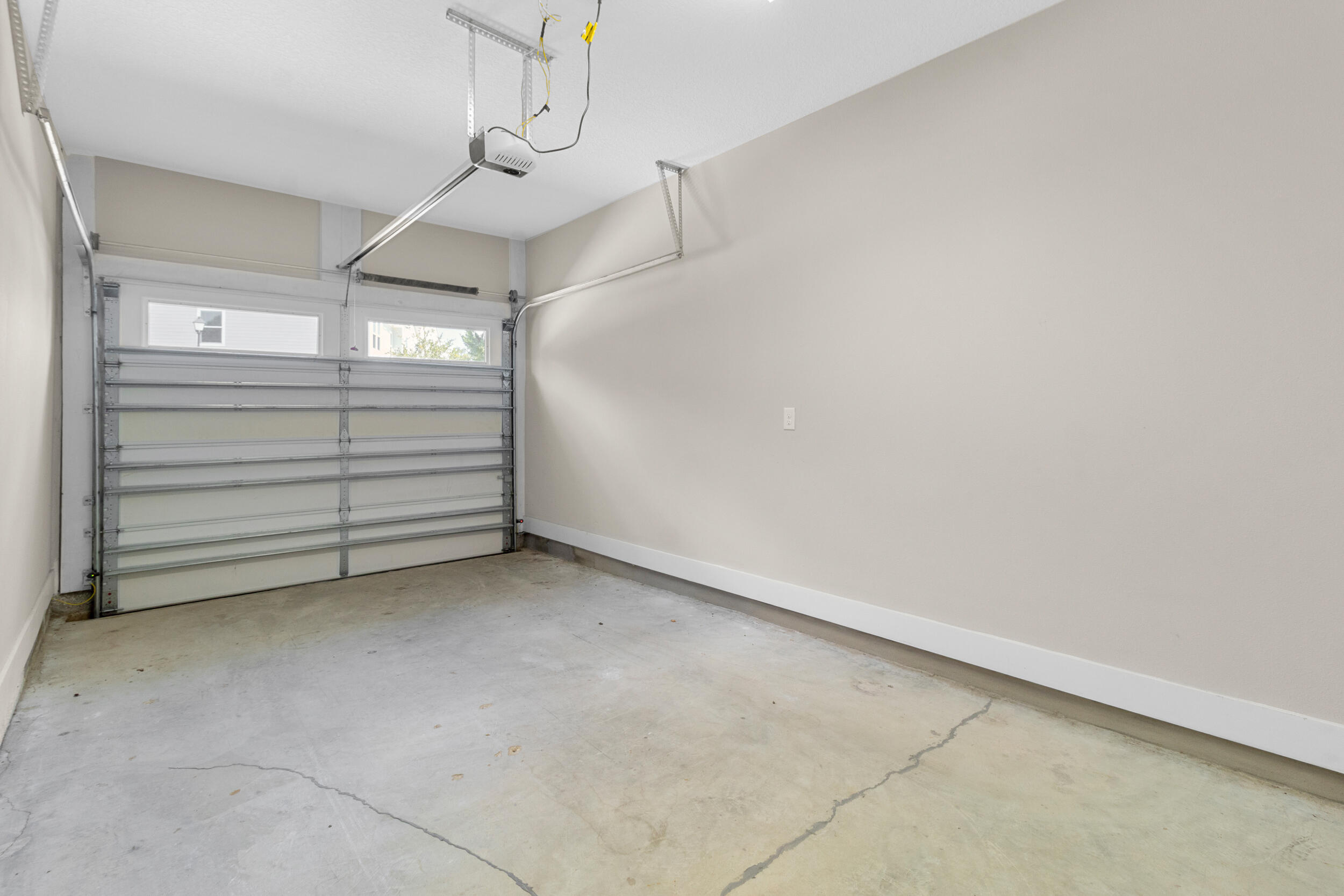 280 Date Palm Lane Freeport, FL 32439 - Photo 24 of 39 Garage