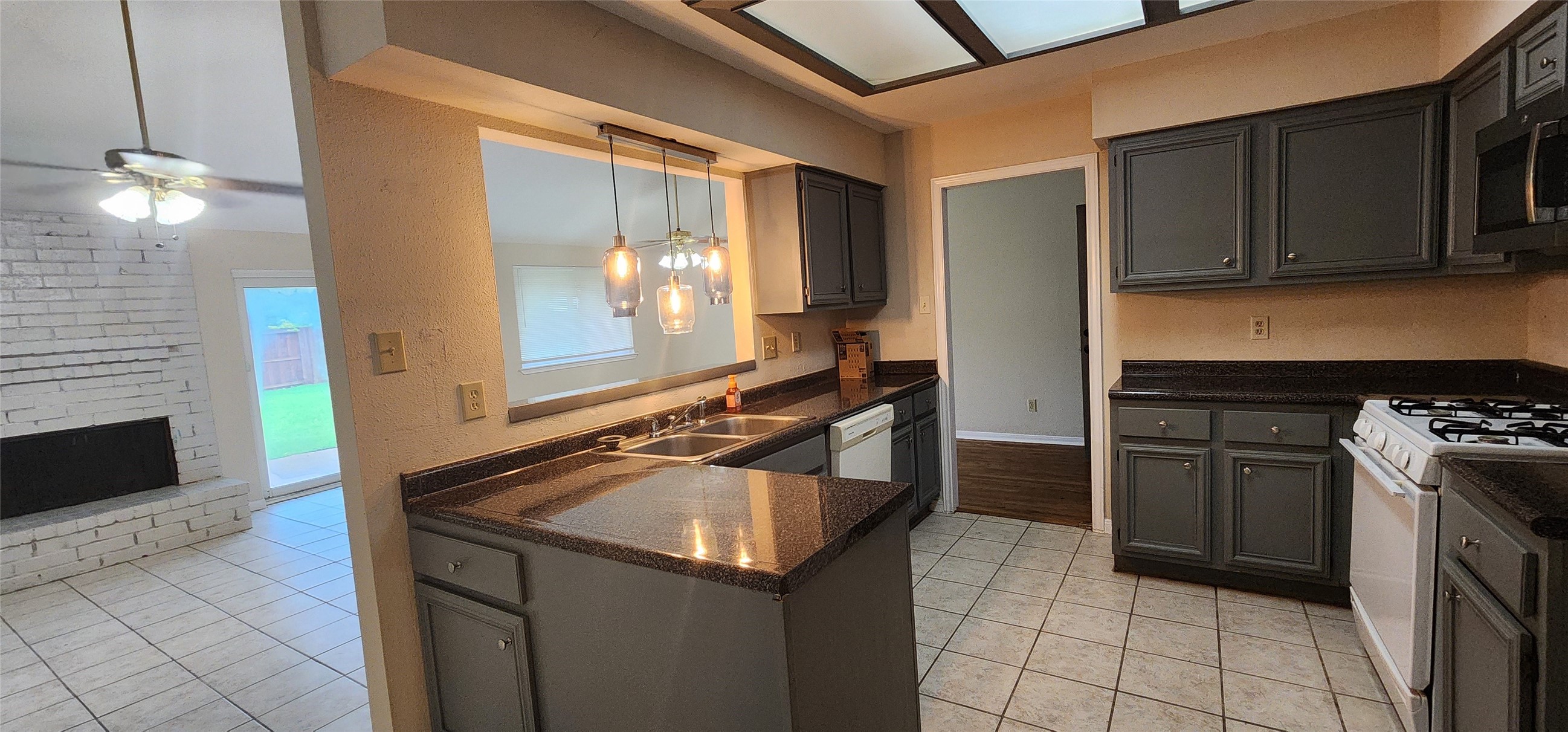 15215 Ensenada Drive Houston, TX 77083 - Photo 9 of 22 Kitchen another view