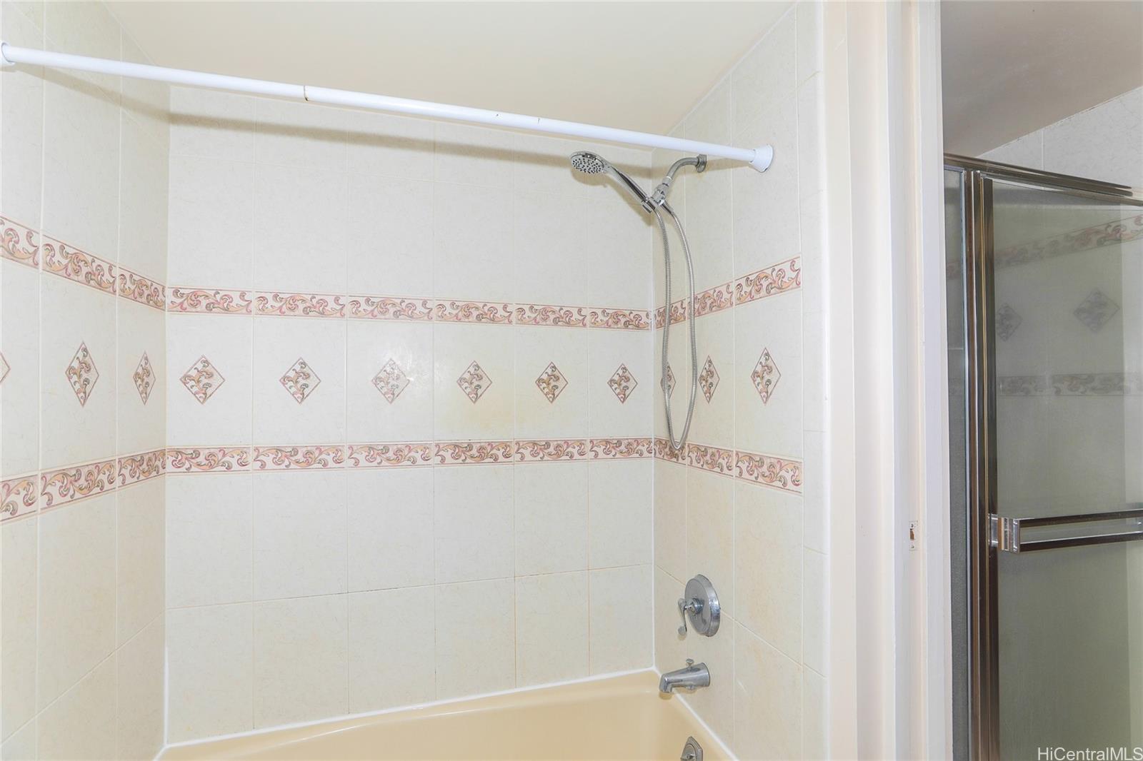 217 Prospect Street, Unit 101 Honolulu, HI 96813 - Photo 15 of 25 a bathroom with a shower and a shower
