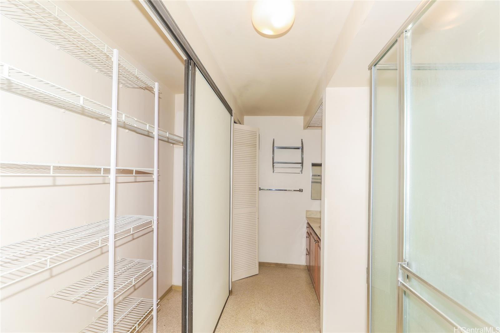 217 Prospect Street, Unit 101 Honolulu, HI 96813 - Photo 16 of 25 a view of entryway with white walls