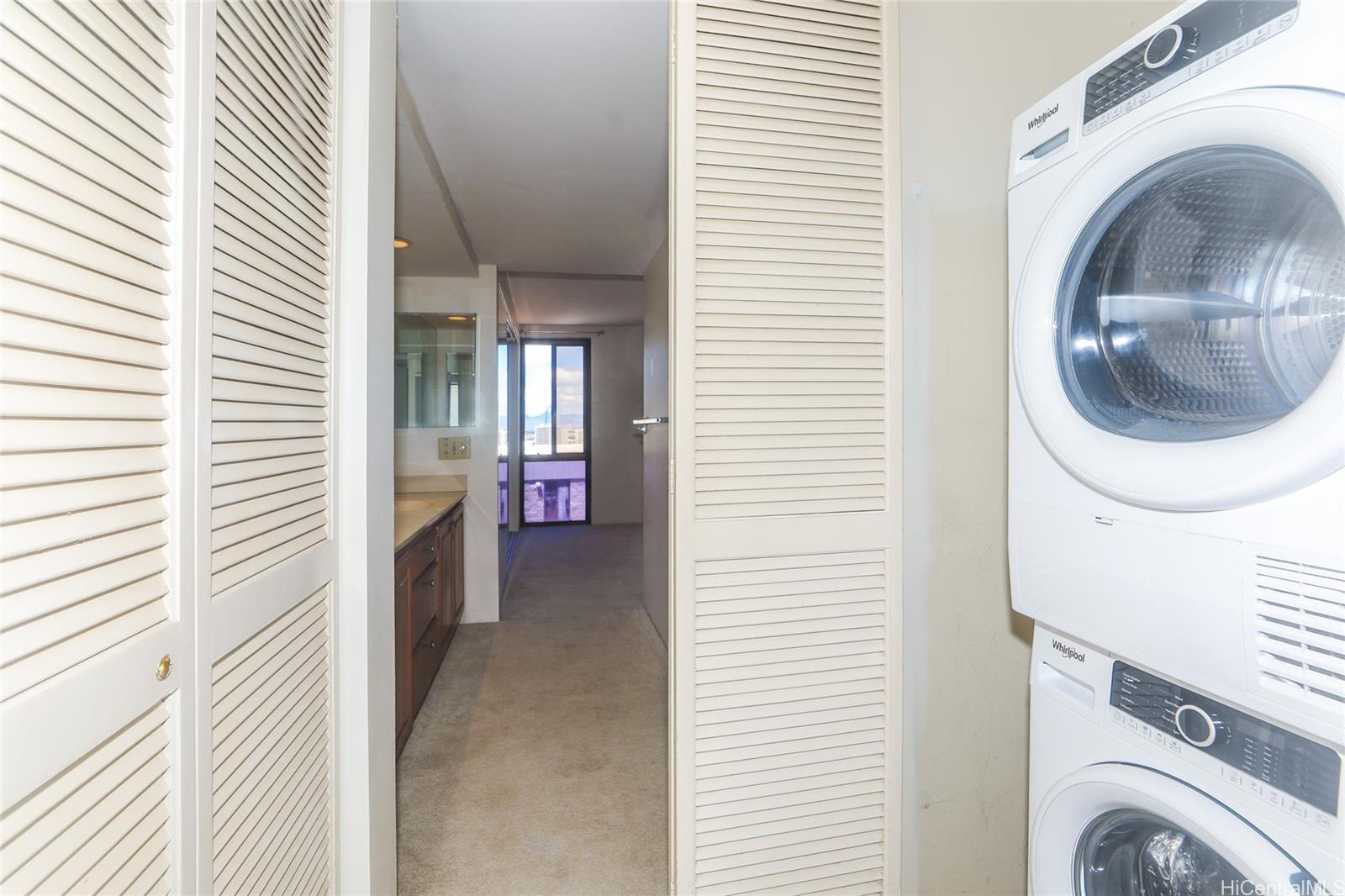 217 Prospect Street, Unit 101 Honolulu, HI 96813 - Photo 19 of 25 a view of a hallway with washer and dryer