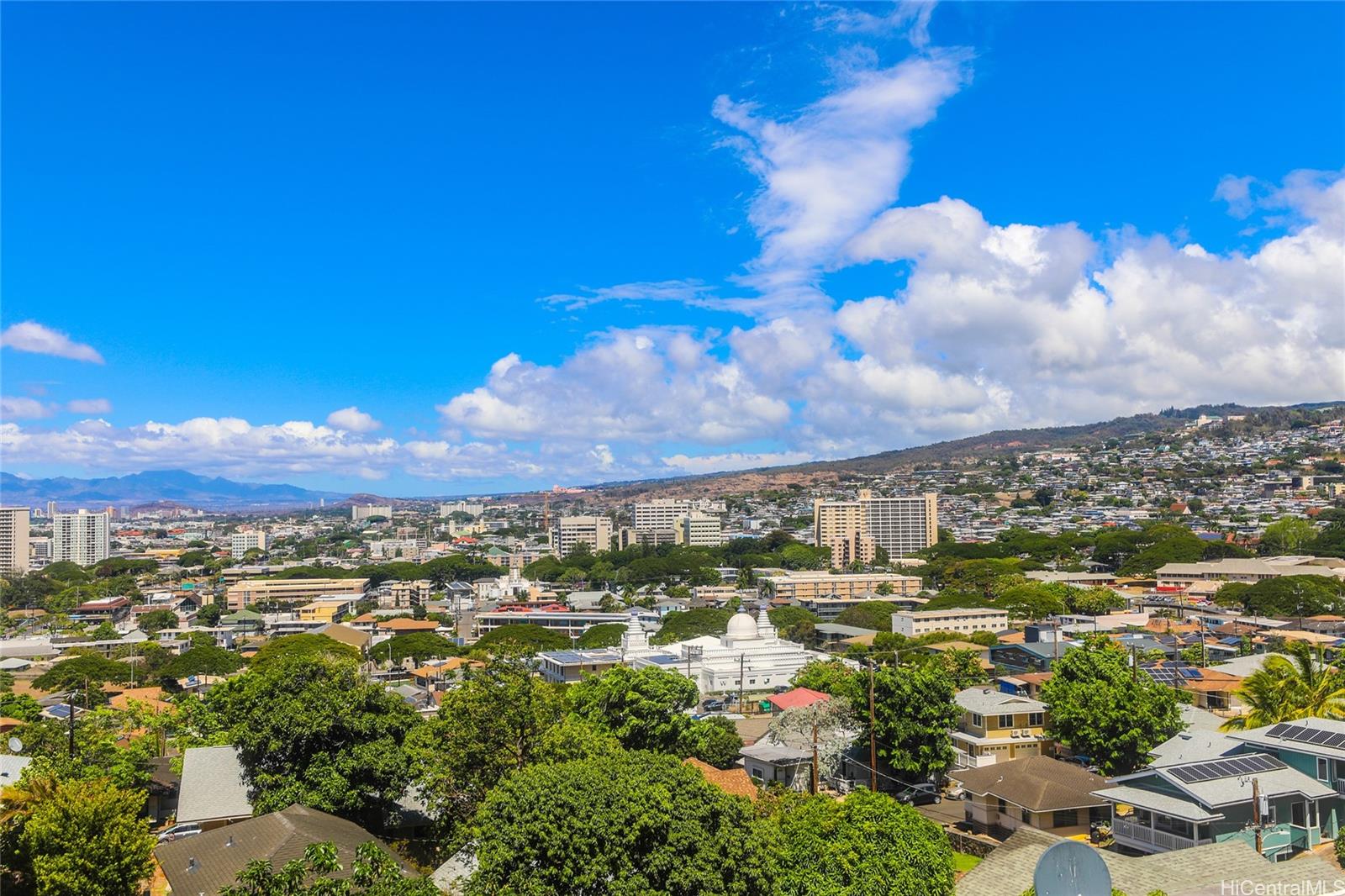 217 Prospect Street, Unit 101 Honolulu, HI 96813 - Photo 2 of 25 a view of a city
