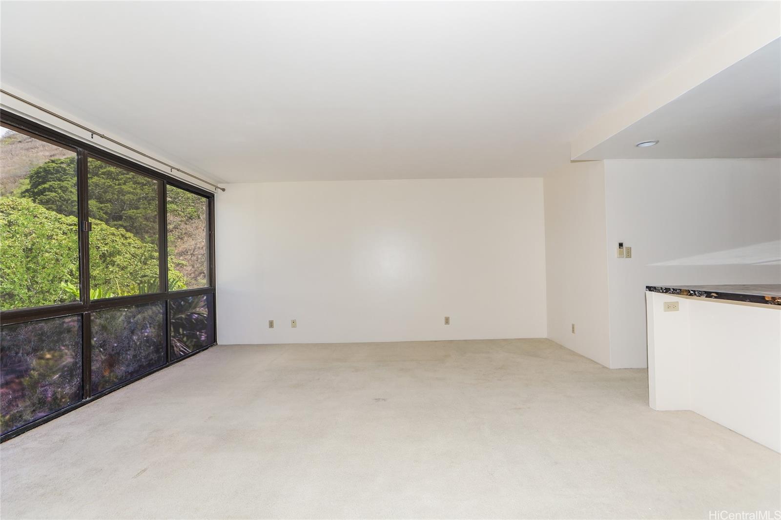 217 Prospect Street, Unit 101 Honolulu, HI 96813 - Photo 6 of 25 an empty room with large windows