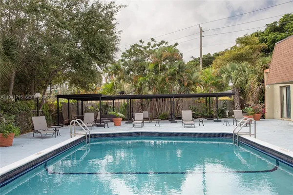 $1,900 | 16950 West Dixie Highway, Unit B320, North Miami Beach, FL 33160