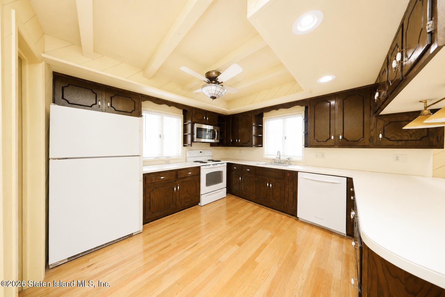 240 Mill Road Staten Island, NY 10306 - Photo 7 of 32 D99491D8-68FB-4E00-93D1-B10159E7D147