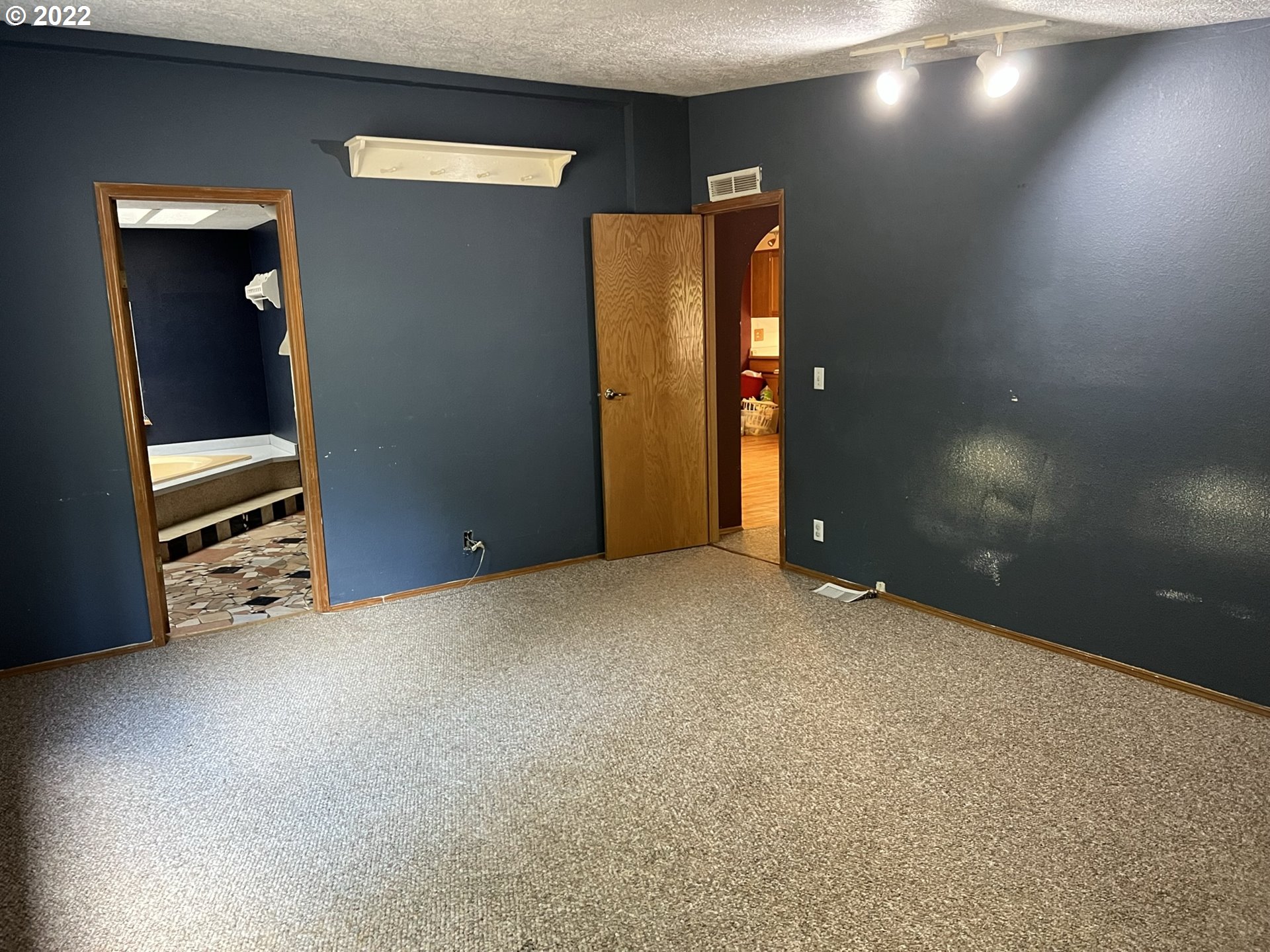 90421 Baker Road Elmira, OR 97437 - Photo 20 of 28 Bedroom, Primary