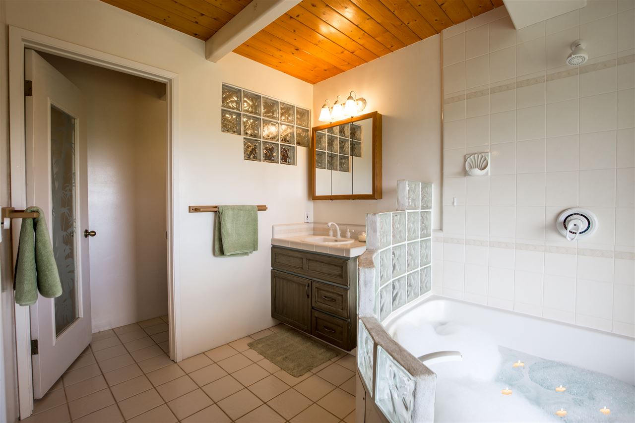 890 East Kuiaha Road Haiku, HI 96708 - Photo 15 of 30 a bathroom with a bathtub and a sink