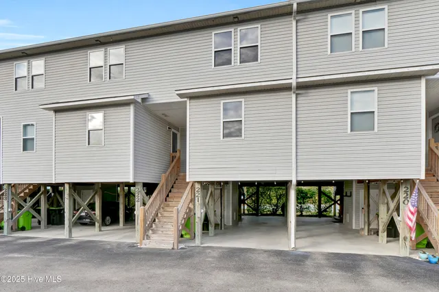 $629,900 | 221 Lazy Day Drive, Surf City, NC 28445