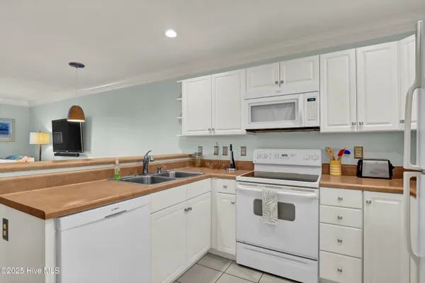 $614,900 | 221 Lazy Day Drive, Surf City, NC 28445