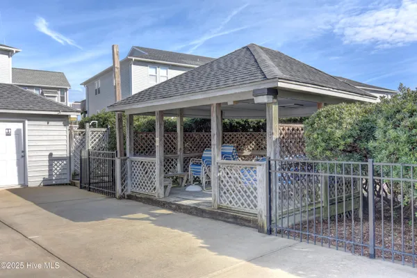 $614,900 | 221 Lazy Day Drive, Surf City, NC 28445